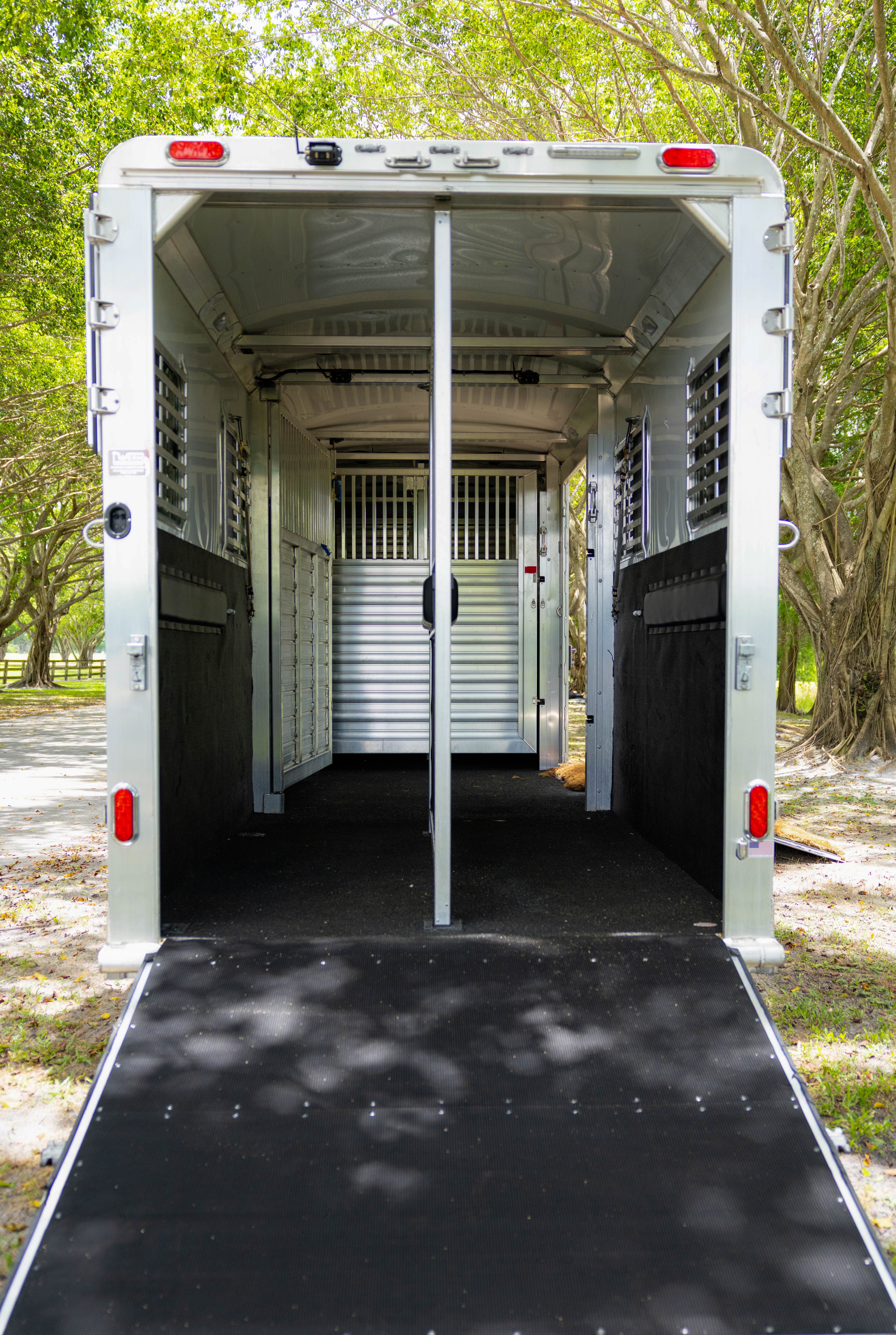Ocala-Wellington Shuttle Service | Professional Hauling